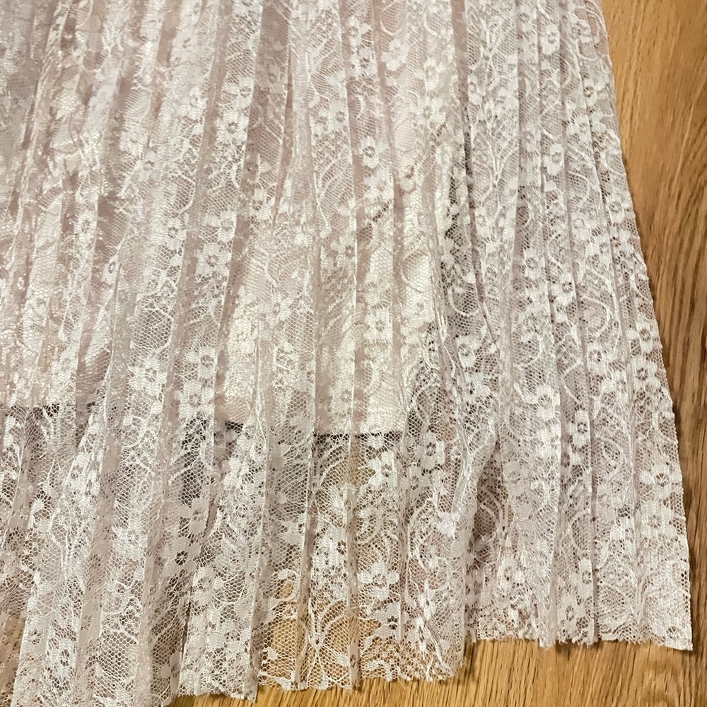 Earth(basic &ecology)(Made in Japan)Lace Pleated long Skirt in Blush - Picture 3 of 4